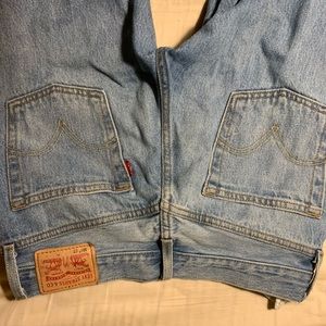 Levi’s light blue ripped high rise jeans!